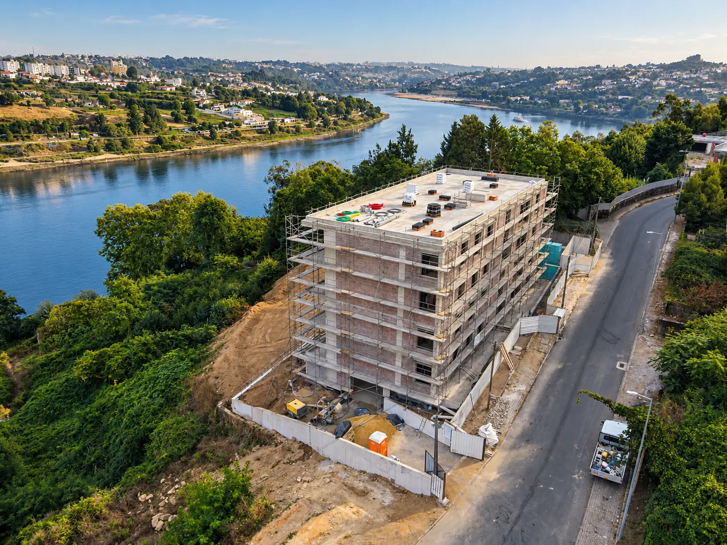 Vista aérea da obra do Douro 65, agosto de 2026