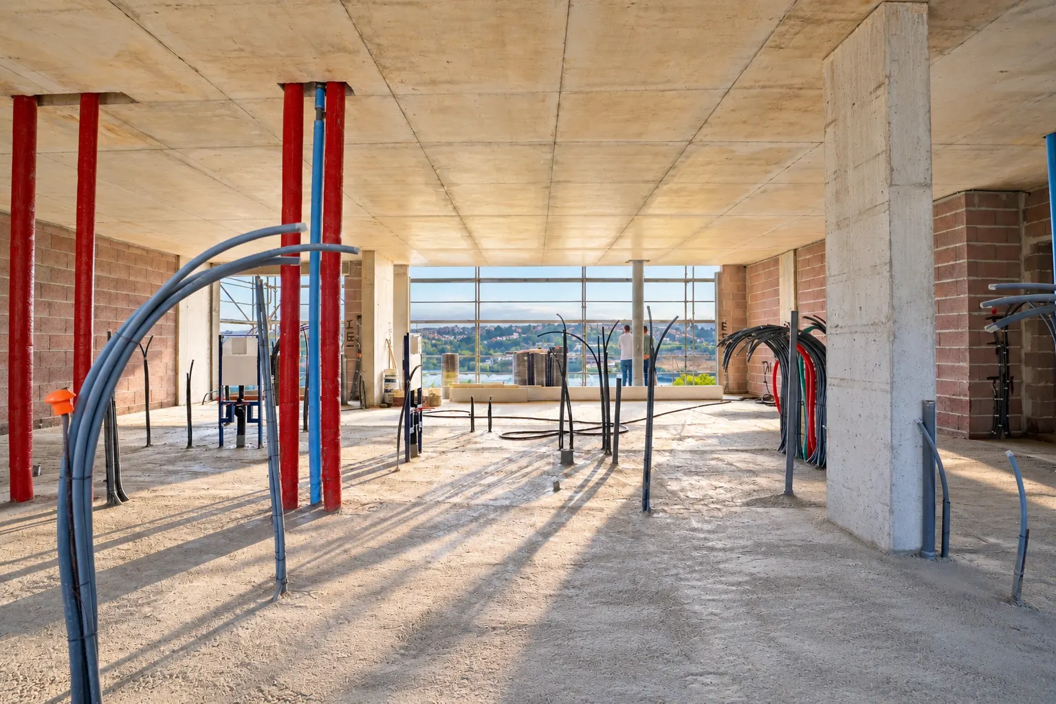 Interior de um T3 em construção, agosto de 2026